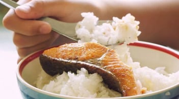 5 nhóm người cần đặc biệt thận trọng khi ăn cá