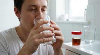 7 dấu hiệu cơ thể xuất hiện vào buổi sáng có thể cảnh báo gan đang làm việc quá tải