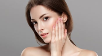 Công thức gel dưỡng da từ nguyên liệu tự nhiên hỗ trợ làm dịu da mụn và kiểm soát dầu thừa