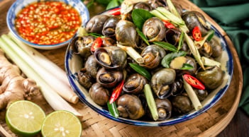 Luộc ốc đừng chỉ cho vào nồi: 5 mẹo ít người biết giúp ốc sạch, giòn, thơm và không tanh