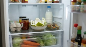 5 mẹo khử mùi tủ lạnh siêu nhanh bằng nguyên liệu có sẵn