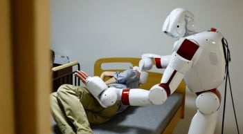 AI giúp người già sống một mình an toàn hơn trong thời đại số