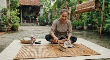 Cách làm sạch chiếu trúc 'nhàn tênh', không cần dùng nước