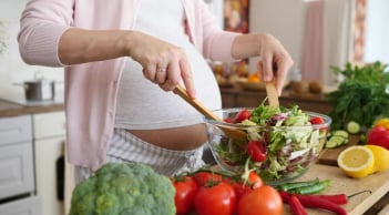 Chế độ ăn lành mạnh quyết định sức khỏe thai kỳ và tương lai của con