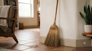Đừng để chổi quét nhà ở 3 vị trí này nếu không muốn 'tiền ra cửa trước, họa vào cửa sau'!
