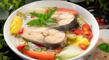 Nấu canh cá nên dùng nước sôi hay nước lạnh thì không tanh?