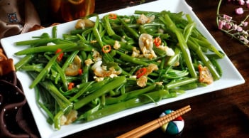 Rau muống xào tỏi lọt top 10 món ăn kèm ngon nhất tại châu Á