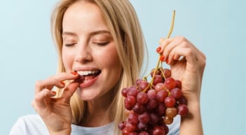 5 thực phẩm giàu chất chống oxy hóa giúp bảo vệ collagen và hạn chế lão hóa da từ bên trong