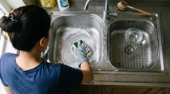 Mẹo làm sạch bồn rửa bát inox, chỉ cần 2 nguyên liệu là bề mặt sáng bóng như mới