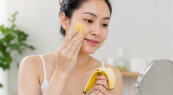 Chà vỏ chuối lên mặt có giúp xóa nhăn như botox? Chuyên gia da liễu đưa ra câu trả lời