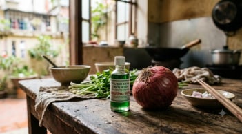 Tại sao nên nhỏ dầu gió vào hành tây rồi treo đầu giường?