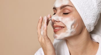 Làm sạch kép có thực sự cần thiết? Những điều nên biết trước khi áp dụng phương pháp double cleansing