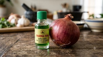 Nhỏ vài giọt dầu gió vào hành tây, rắc rối cực lớn trong nhà biến mất tức thì!