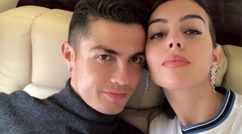 Bạn gái Ronaldo tiết lộ quy trình dưỡng da buổi tối giúp làn da luôn căng mịn, rạng rỡ