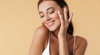 Hoạt chất đa năng giúp giảm mụn, làm sáng da và hỗ trợ chống lão hóa
