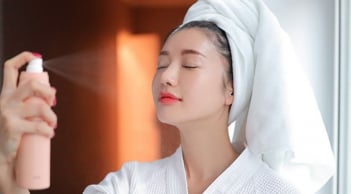 Xịt khoáng mỗi ngày nhưng da vẫn khô? 5 nguyên nhân nhiều người mắc phải và cách khắc phục
