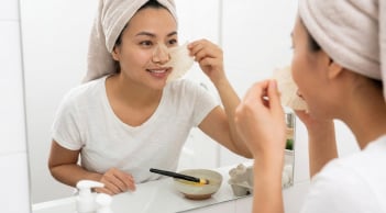 Cách trị mụn đầu đen bằng lòng trắng trứng gà cực đơn giản, chị em áp dụng ngay tại nhà