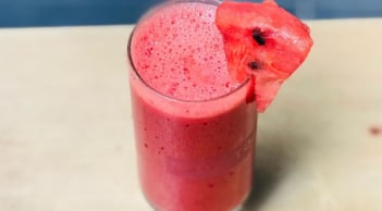 Những ai không nên uống nước ép dưa hấu?