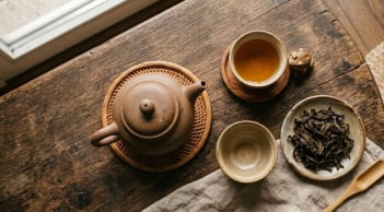 Nước trà để qua đêm có 4 công dụng tuyệt vời, đừng dại đổ bỏ