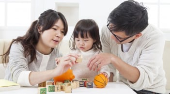 Sống tối giản khi có con nhỏ: Bí quyết giảm áp lực mua sắm cho cha mẹ