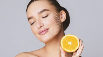 Kiên trì dùng vitamin C buổi sáng, retinol buổi tối: Bí quyết giúp làn da sáng khỏe và đều màu hơn theo thời gian