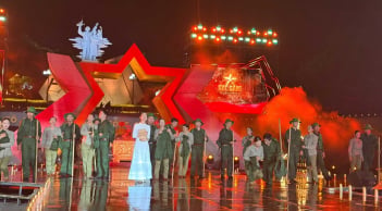 “Sao sáng dẫn đường”: Chương trình tri ân lay động triệu trái tim Việt