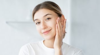 Vì sao da ngày càng khô sau tuổi 40? Chuyên gia chỉ ra nguyên nhân và cách cải thiện hiệu quả