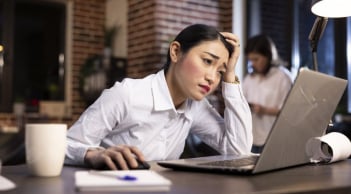 Phụ nữ sau ly hôn trắng tay vì đã đánh đổi cả sự nghiệp để làm vợ