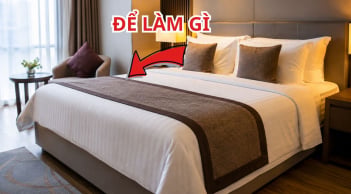 Vì sao trên giường khách sạn luôn có thêm tấm vải trải ngang khác màu?