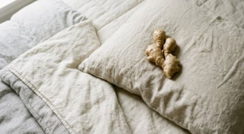 Đặt gừng cạnh gối trước khi ngủ: Biết lợi ích, nhiều người muốn làm theo