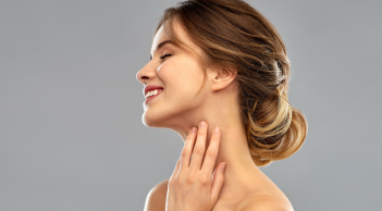 5 thói quen giúp vùng cổ chậm lão hóa và luôn mịn màng