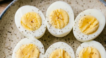 Điều gì xảy ra nếu ăn trứng luộc để qua đêm?
