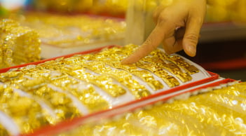 Bất ngờ giá vàng 8/8: Vàng nhẫn và vàng miếng đồng loạt hạ nhiệt