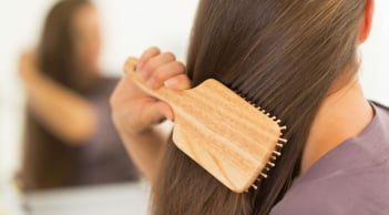 Chải tóc mỗi ngày có thực sự tốt cho da đầu và mái tóc?