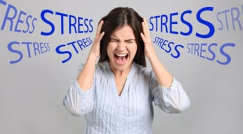Căng thẳng kéo dài ở người trẻ khi áp lực thành công bào mòn tinh thần