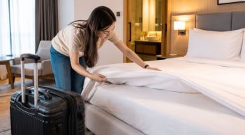 Đừng vội nằm ngay lên giường khi vừa nhận phòng khách sạn, vì sao?