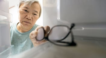 Suy giảm trí nhớ ở người cao tuổi: 4 dấu hiệu không nên bỏ qua