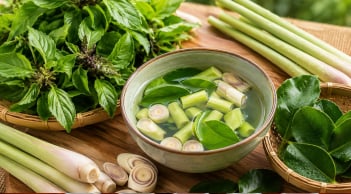 Cách dùng 3 loại rau gia vị để gội đầu: Hỗ trợ sạch gàu, tóc mượt và chăm tóc con