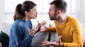 Những sai lầm khi giao tiếp trong hôn nhân khiến vợ chồng xa cách