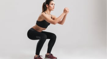 Phụ nữ sau 40 muốn bụng gọn, eo thon cần duy trì 5 thói quen này