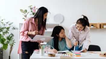 Phụ nữ tự chủ tài chính và cuộc sống khi dám bước ra vùng an toàn