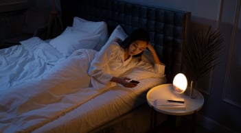 Mất ngủ, tê bì chân tay: Đừng vội uống những viên bổ sung magie