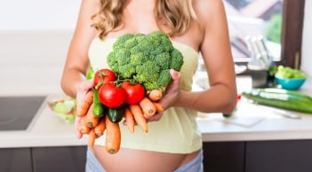 Mẹ bầu ăn gì để thai kỳ khỏe mạnh? Gợi ý chế độ ăn giàu dinh dưỡng