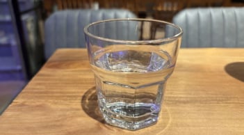 Lời khuyên cho những nhà thường xuyên uống nước đun sôi để nguội