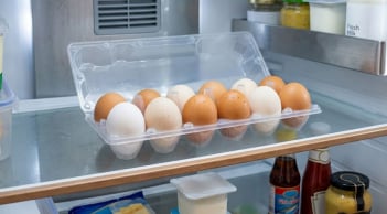 Cảnh báo quan trọng với những nhà có thói quen để trứng ở cánh cửa tủ lạnh