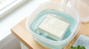 Cách bảo quản đậu phụ cả tuần vẫn thơm ngon, không bị chua