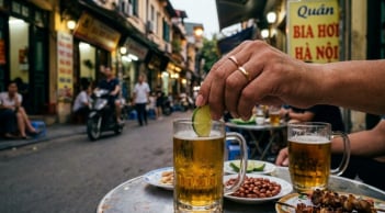 Tại sao nhiều người thích cho vài lát chanh tươi vào cốc bia?