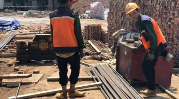 Những nghề mưu sinh dưới thời tiết nắng nóng khắc nghiệt ở miền Trung