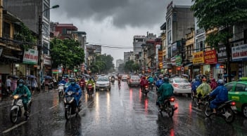Hà Nội mưa lớn ngày 14/9, miền Trung có nơi hứng hơn 600mm: Cảnh báo ngập lụt, sạt lở