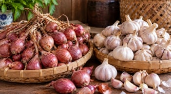 Đừng để hành tỏi vừa mua đã mọc mầm, mềm nhũn: 6 cách bảo quản lâu hỏng, ít thối móp
